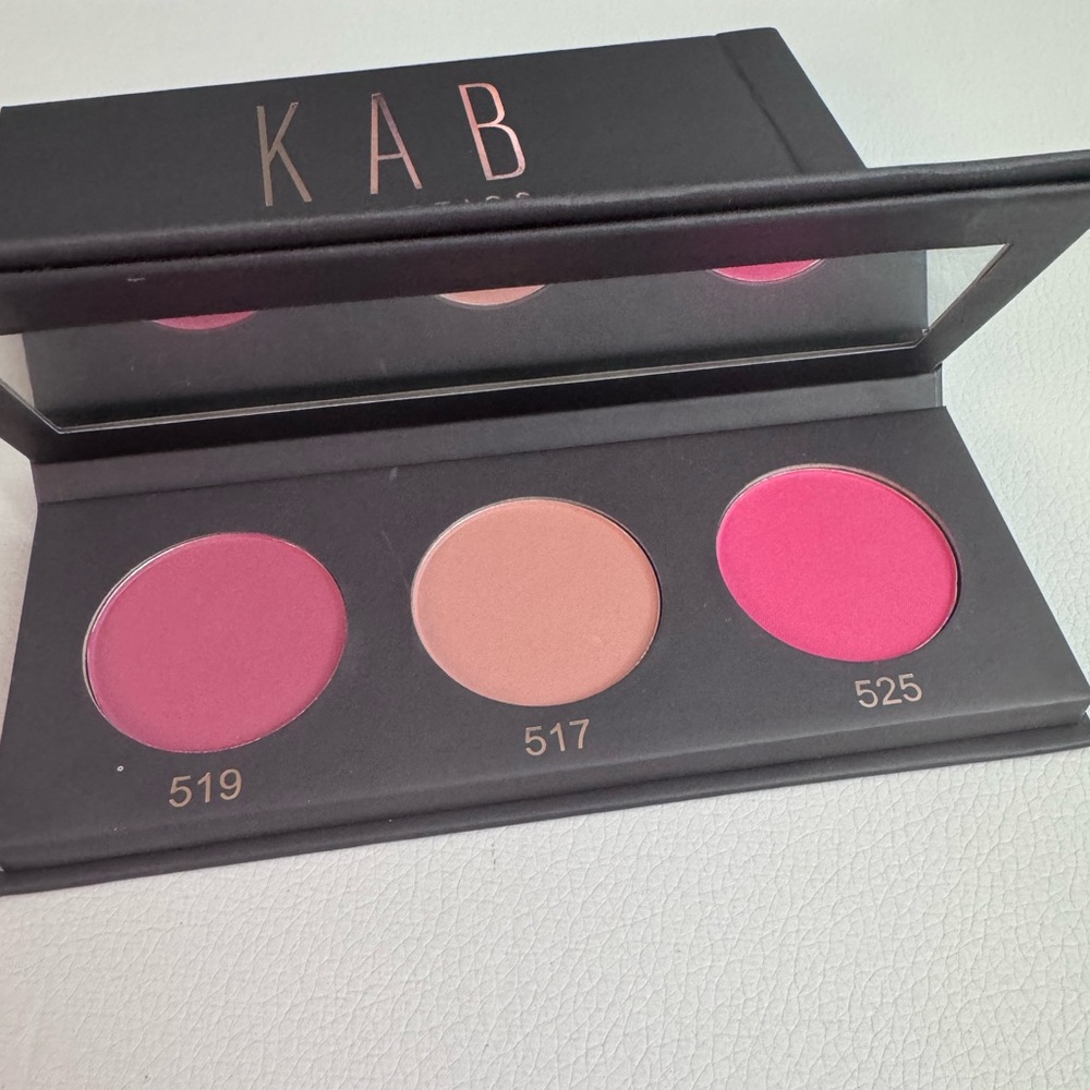 KAB BlushMeUp palette
